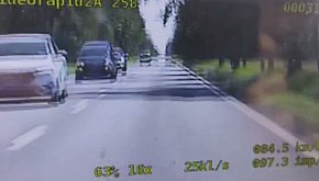Wyprzedzał na skrzyżowaniu. Miał pecha - bo to był