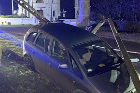 Przesadziła z prędkością i uderzyła w słup-5936