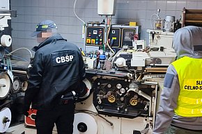 CBŚP i KAS rozbiły linię do produkcji papierosów-6003