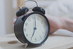 Kiedy cofamy zegarki? Tym razem zimowy czas przyjdzie prędzej-51890
