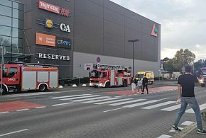 Toruń. Zawalił się podwieszany sufit w galerii handlowej-52271