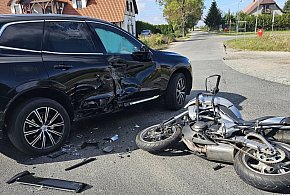 Zderzenie motocykla z autem. Motocyklista w szpitalu-52630