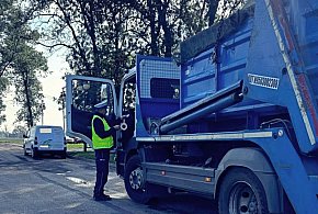 Kontrole ciężarówek - policja i inspektorzy sprawdzali przewożone odpady-52735