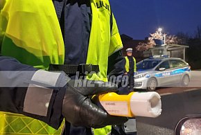 40-latka wpadła za kierownicą po alkoholu-52803