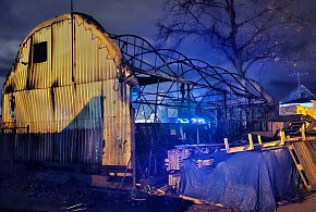 Tragiczny pożar hali przy ul. Magazynowej. W pogorzelisku znaleziono zwłoki-53579