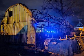 Tragiczny pożar hali przy ul. Magazynowej. W pogorzelisku znaleziono zwłoki-53579