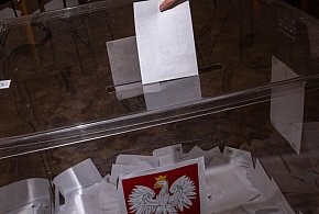 Sondaż: 46,6 proc. badanych za utrzymaniem dwukadencyjności-53657