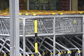 Czy 1 listopada zrobisz zakupy? Ten weekend zaskoczy wielu klientów-53721