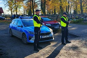 Policyjne działania na drogach powiatu w okresie „Wszystkich Świętych”-53759