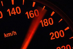 104 km/h na pięćdziesiątce. Kobieta straciła prawo jazdy-53867