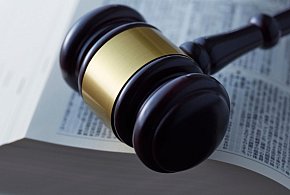 Chował się przed policją w mieszkaniu. Myślał, że „przesiedzi karę”-53945