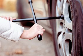 Z pozoru drobiazg, a może skończyć się tragedią. Urząd ostrzega kierowców-53992