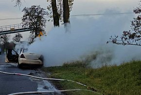 Mercedes zapalił się na drodze-54182