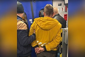 Poszukiwany mężczyzna zatrzymany w pociągu-54410