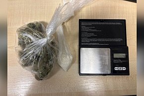 Policjanci wkroczyli do mieszkania 46-latka. Wpadł z narkotykami-54609