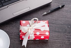 Świąteczna paczka może stać się problemem. Skarbówka patrzy z ukrycia-54625