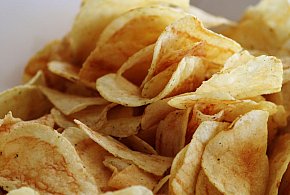 Podatek tłuszczowy uderzy w przekąski? Posłowie pokazują projekt-54994