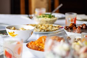 Polacy znów sięgną głębiej do kieszeni. Tyle wydają na świąteczne jedzenie-55131