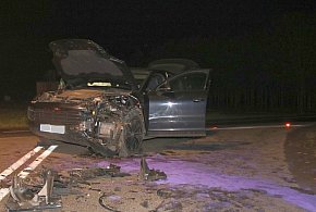 Porsche uderzyło w jaguara. Sprawca skończył w szpitalu-55149