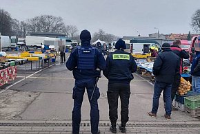 Kontrole na targowiskach: sprawdzają ryby i choinki-55215