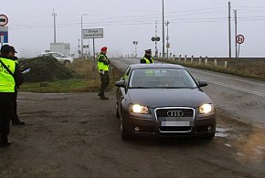 Akcja na przejeździe. Służby przypominały: z pociągiem nie ma szans-55230