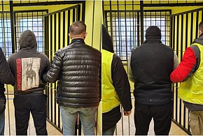 Zabrali 33-latka do auta i wywieźli do stodoły. Znęcali się i grozili śmiercią-55233