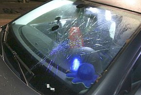 Rozbił szybę w volkswagenie. 61-latek z zarzutem-55564