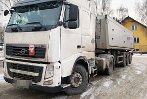 Ta ciężarówka dalej nie pojechała-55870