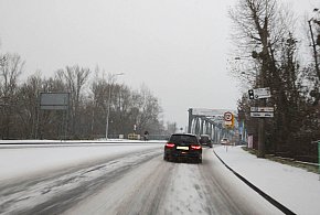 Poważne zagrożenie na drogach. Kierowcy często o tym zapominają-56079