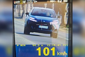 101 km/h w terenie zabudowanym. Kierująca straciła prawo jazdy