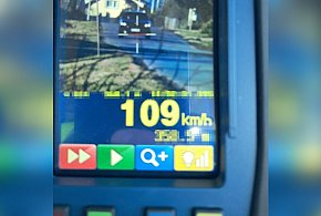 109 km/h w terenie zabudowanym. Kierowca stracił prawo jazdy