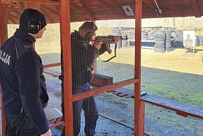 Policjanci trenowali strzelanie na strzelnicy