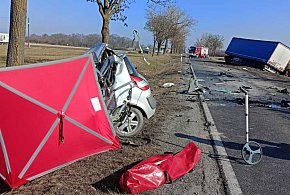 Groźny wypadek na DK15. Jest ofiara śmiertelna. Droga zablokowana