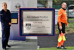 Policjant z Inowrocławia doceniony za 25 lat... z gwizdkiem
