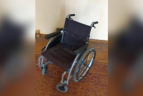 Ukradł inwalidzki wózek, żeby odwieźć pijanego kolegę