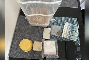 35-latek wpadł z narkotykami. W domu miał tego sporo