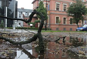 Wiatr nie odpuszczał. Strażacy mieli pełne ręce roboty