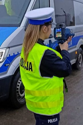 Policja: Ostrożność na drogach ratuje życie-5883