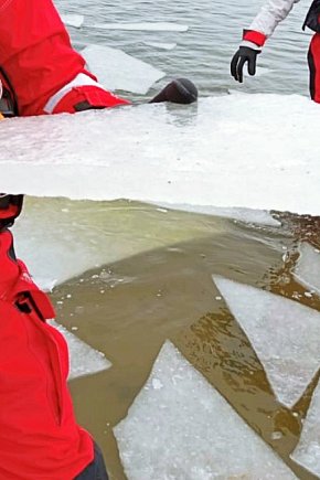 Policja i WOPR ostrzegają: Lód jest cienki!-5998