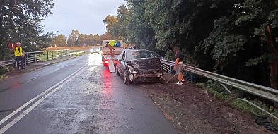 Peugeot 307 rozbity na łuku drogi. Za kierownicą 19-latka-52290
