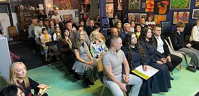 Sztuka ponad granicami. Artystyczny wieczór w Leonard Gallery-53310