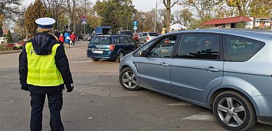 Zatrzymany przy cmentarzu. Nie miał prawa jazdy i był pijany-53804