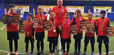 Piłkarki UKS Szóstka Inowrocław na podium turnieju w Gdyni-54224