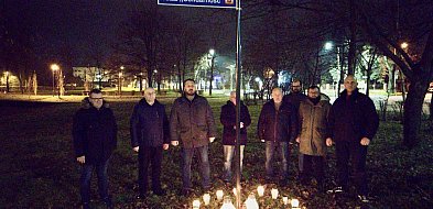 Znicze dla Ofiar Stanu Wojennego. Nocne spotkanie w Inowrocławiu-55077