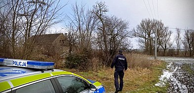 Jest zimno. Policjanci sprawdzają pustostany-55510