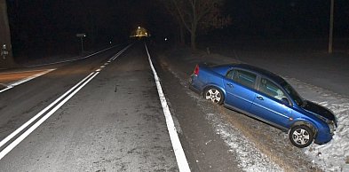 Pijany 18-latek zabrał auto znajomego i wjechał nim do rowu