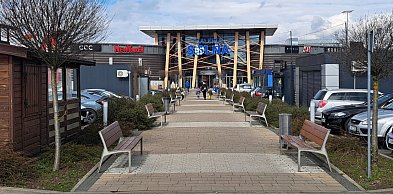 Pijani nieletni pod galerią. Policja: 8 osób pod wpływem alkoholu