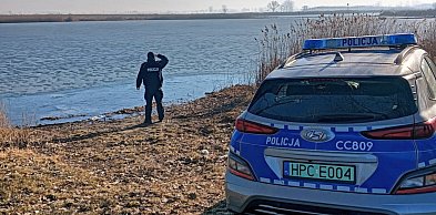 Lód coraz cieńszy. Policjanci kontrolują akweny