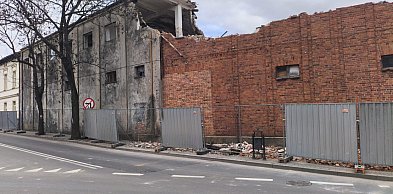 Trwa wyburzanie budynków dawnej winiarni w Kruszwicy [VIDEO]