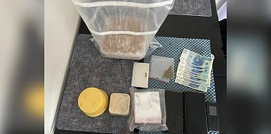 35-latek wpadł z narkotykami. W domu miał tego sporo